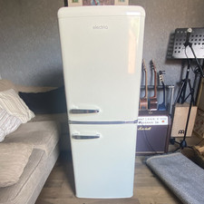 electriQ Retro Freestanding Frost Free Fridge Freezer 153L Cream 133cm