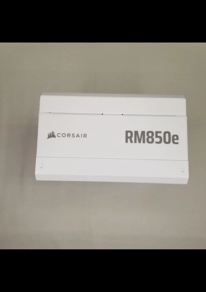 Fuente de alimentación ATX de bajo ruido totalmente modular CORSAIR RM850e (2025) Foto 4 de 4