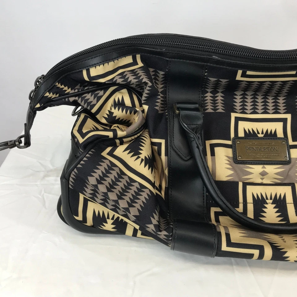 Bolsa de viaje Pendleton Harding con estampado de manta enrollable bolsa de viaje equipaje negro tostado Foto 2 de 4