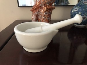 POTTERY BARN PORCELAIN MORTAR & PESTLE