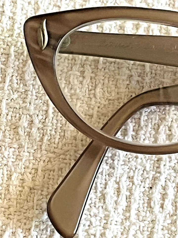 Hermoso color marrón estilo ojo de gato vintage Bausch & Lomb 51/2 Foto 2 de 4