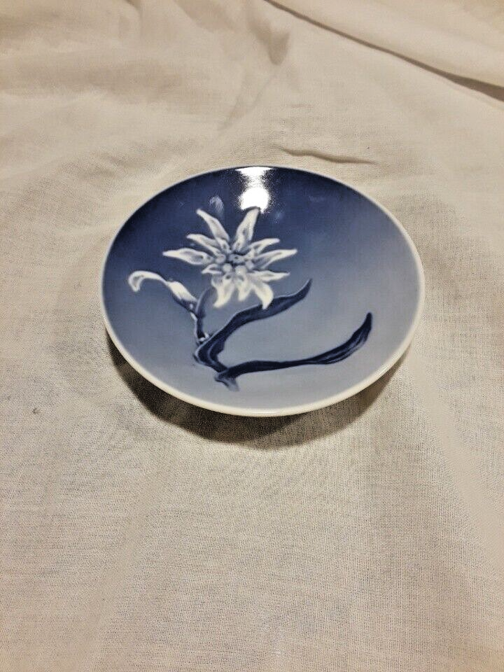 ROYAL COPENHAGEN DENMARK #3612 Blue/White Porcelain Trinket/Saucer