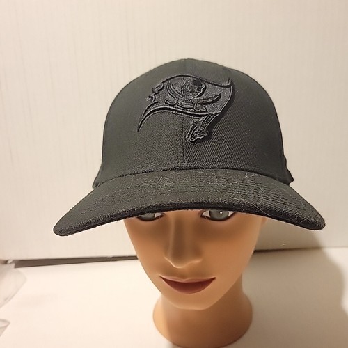 Tampa Bay Buccaneers NFL New Era men's Black On Black Med/Large Hat Cap