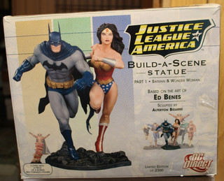 DC Direct JUSTICE LEAGUE OF AMERICA Build A Scene Statue Batman & Wonder Woman
