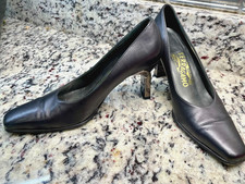 Salvatore Ferragamo Women's Sangria Leather Pumps Size 6C GREAT Condition