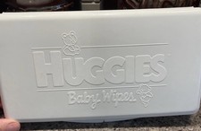 VINTAGE HUGGIES WHITE PLASTIC BABY WIPES TRAVEL CASE CONTAINER  13 Wipes 90  s 