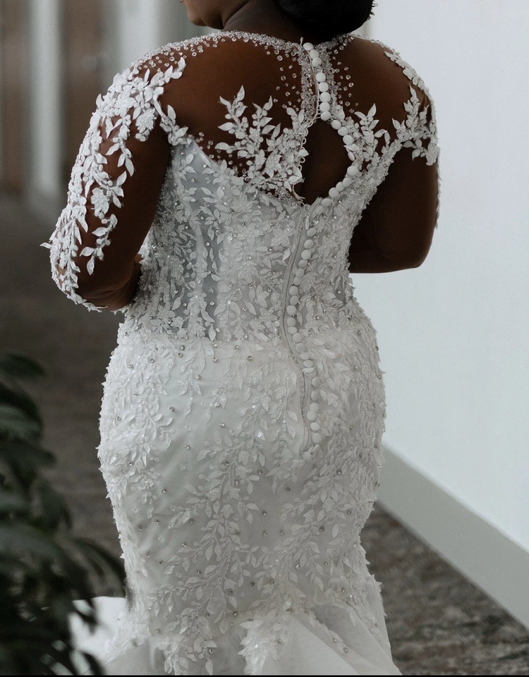Luxury Lace Mermaid Wedding Dress w/ Long Train & Illusion Sleev - Image 4 of 4