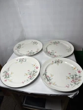 VINTAGE  SUPERIOR HALL QUALITY “TULIP"  9"  ROUND DINNER PLATES 