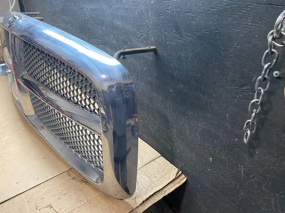 Dodge Ram 1500 2002 2003 2004 2005 OEM parrilla delantera superior u7589 DG Foto 2 de 4