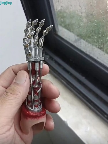 1/4 T800 Terminator T2 Mechanical Arm for 18in Figure Only Accessory (No Figure) - Picture 7 of 8