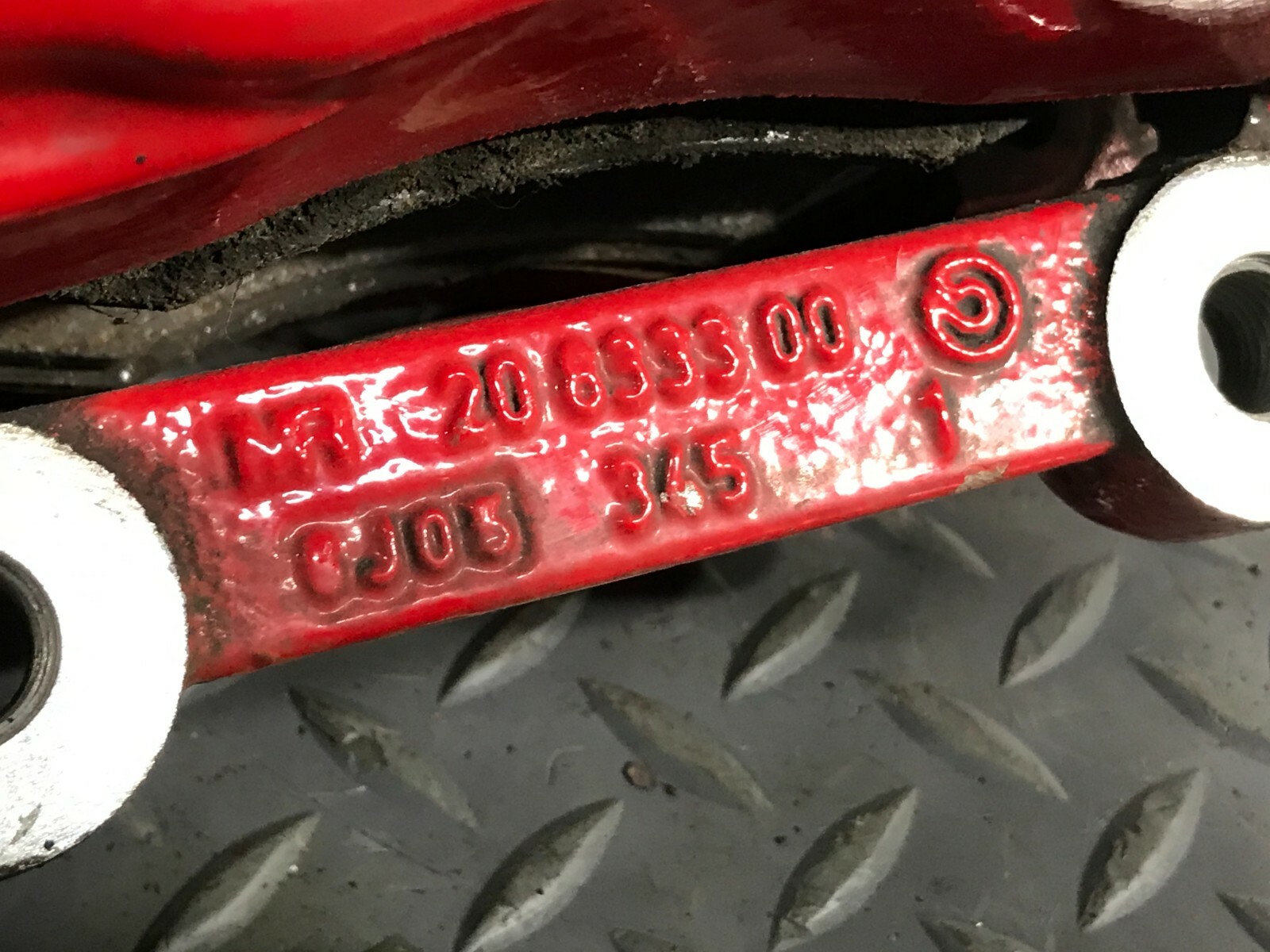 04-08 Maserati Quattroporte M139 Front Wheel Brake Caliper Right Side BREMBO Red