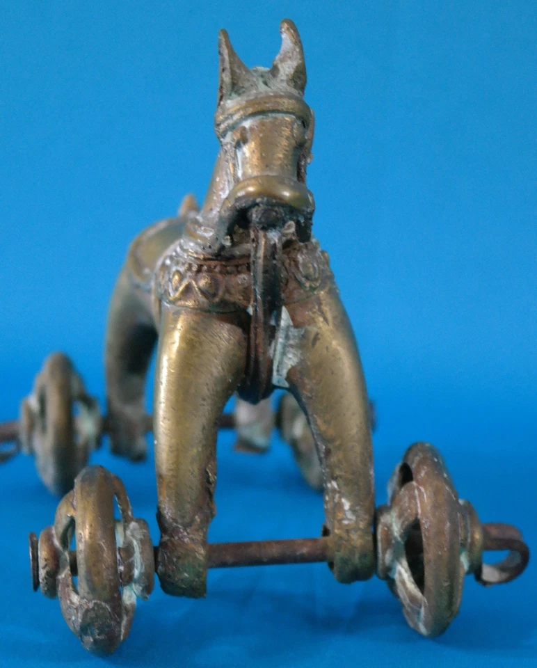 Antiguo caballo de juguete con ruedas templo de latón de la India Foto 3 de 4