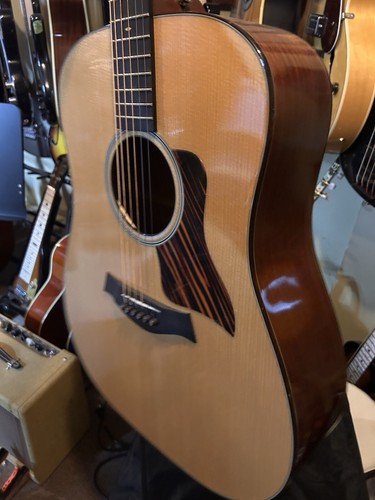 Taylor 510e V Braced 2016 Electric Acoustic Guitar With Hard Shell Case - Picture 5 of 24