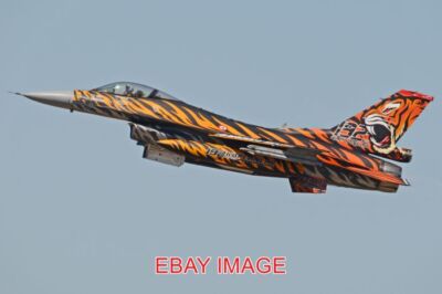 FOTO FLUGZEUG GENERAL DYNAMICS F-16C '92-0014' C/N 4R-115. ALLOCATED US MILIT