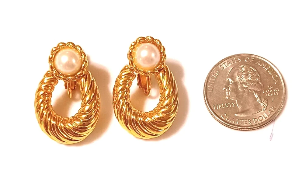 Vintage Napier Earrings Door Knocker Style Clip Screw Back Faux Pearl Gold Tone  - Изображение 3 из 3