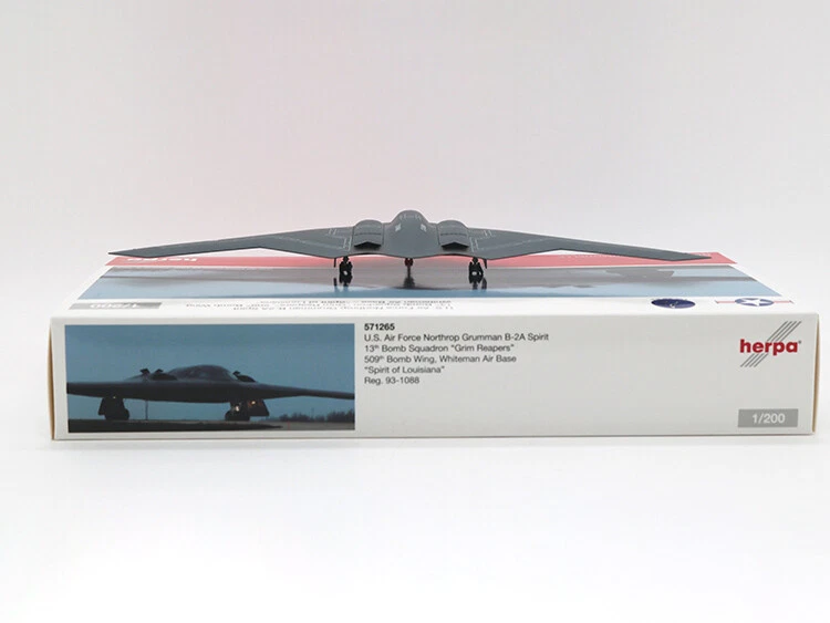 【未使用】herpa B-2A スピリット 1/200 Herpa 1/200 Spirit of America B-2A Phantom Bomber 82-1066