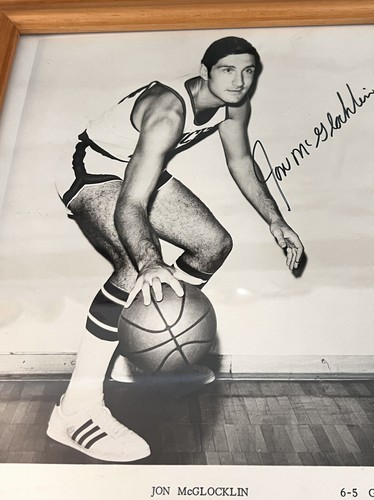 Jon McGlocklin signiertes 8 x 10 Foto der Presse vom Team ausgegeben Milwaukee Bucks Raketen - Bild 10 von 13