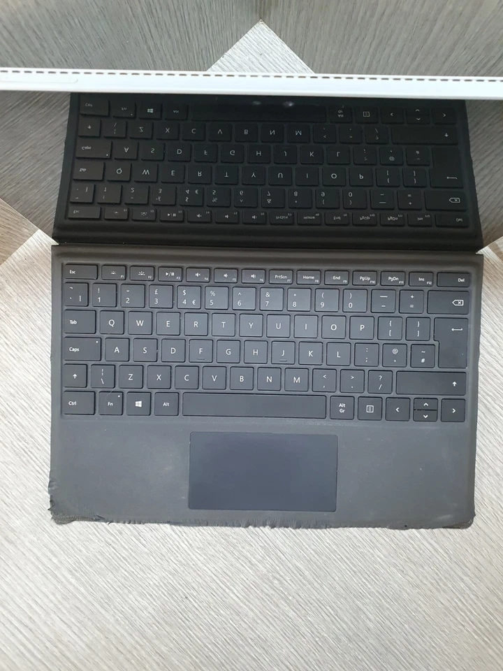 Microsoft Surface Pro 4 12.3" M3-6Y30 @ 0.9GHz 4GB RAM 128GB SSD Grade C EG1102 - Image 2 of 4