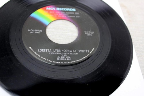 Loretta Lynn Conway Twitty 45 RPM The Bed I'm Dreaming Of I Cant Love You Enough - Picture 5 of 7
