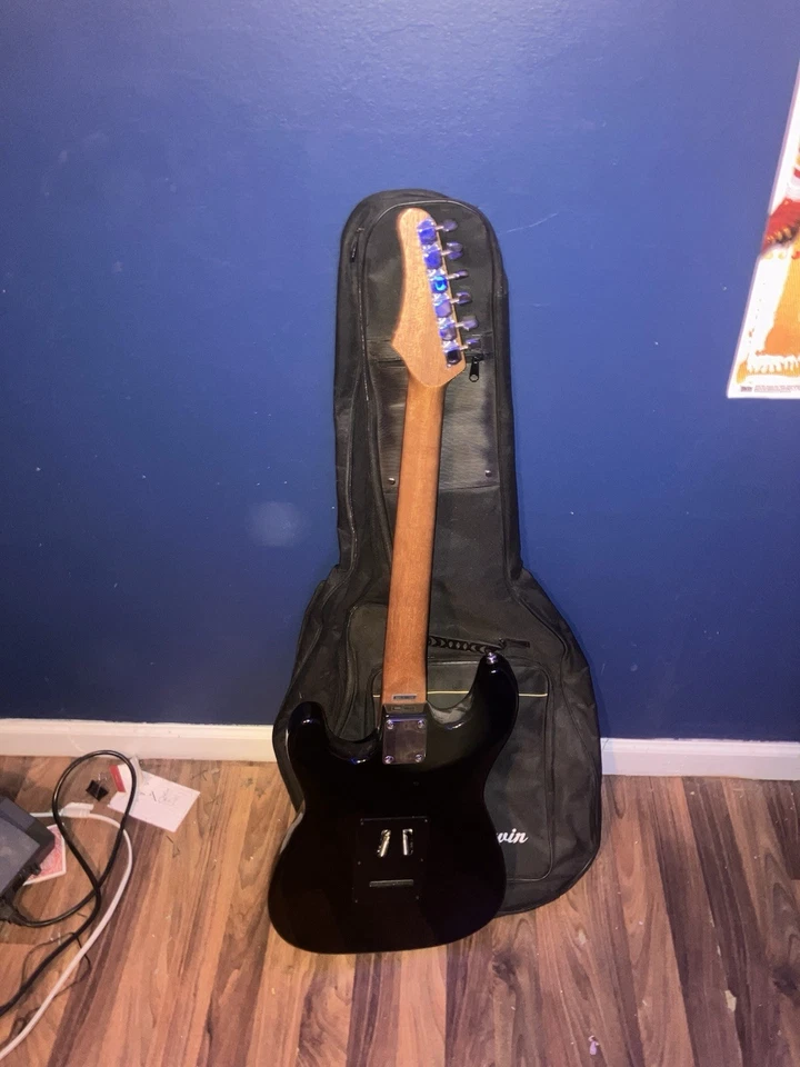 Samick Electric Guitar ,Used, In Good Condition, Comes With Case - Image 2 of 3