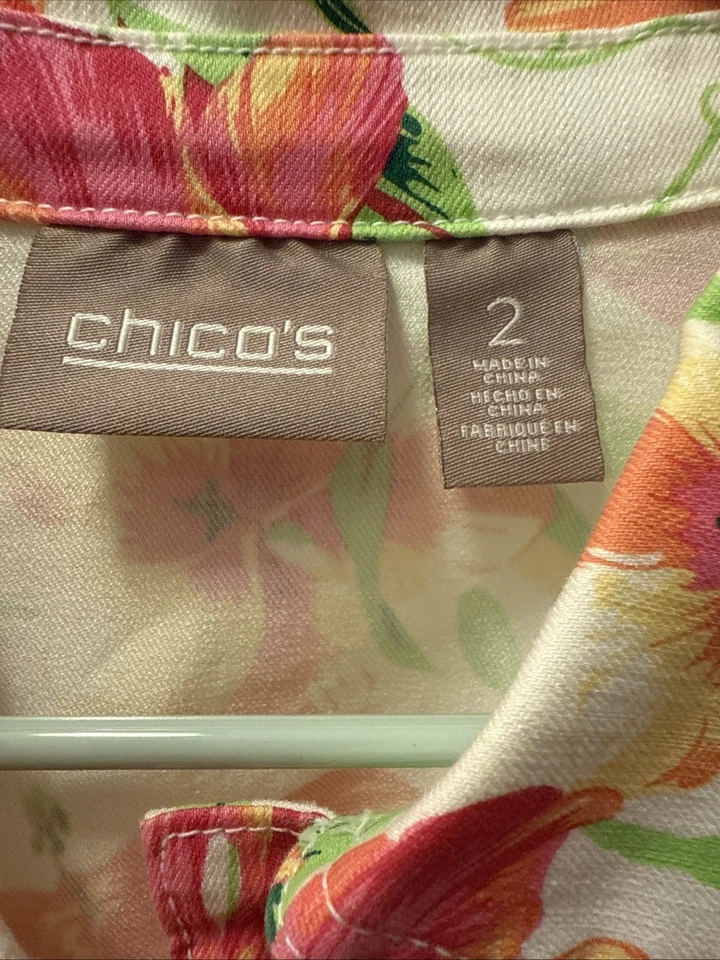Chaqueta de mezclilla floral de hibisco Chico's naranja rojo verde rosa talla 2 elástica usada en excelente estado Foto 2 de 4