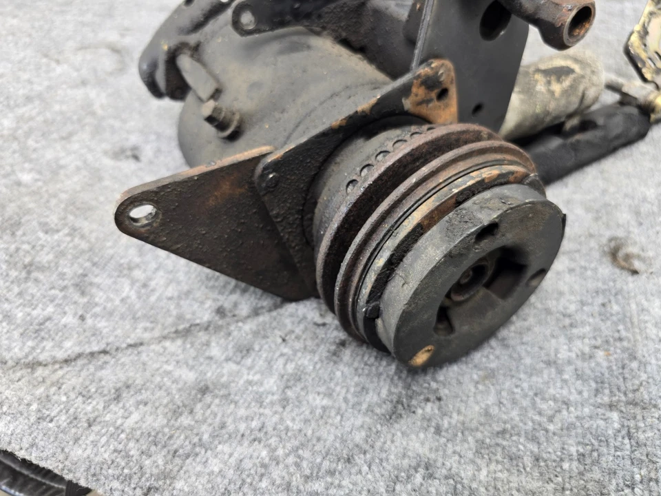 Conjunto de bomba de compresor de aire acondicionado Mercedes R107 380 Sl 380 Slc OEM Foto 2 de 4