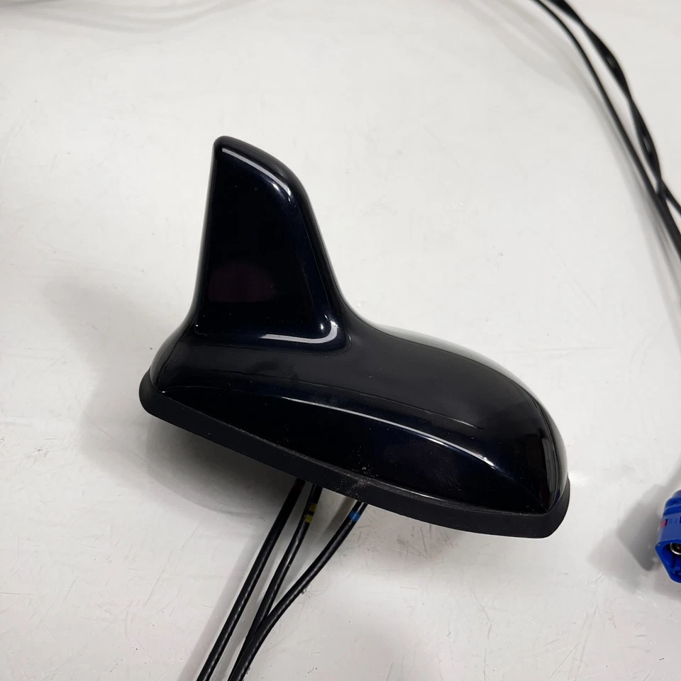 2008-2014 Mercedes W204 C250 C300 Shark Fin Radio Antenna 2048206575 - Image 3 of 4