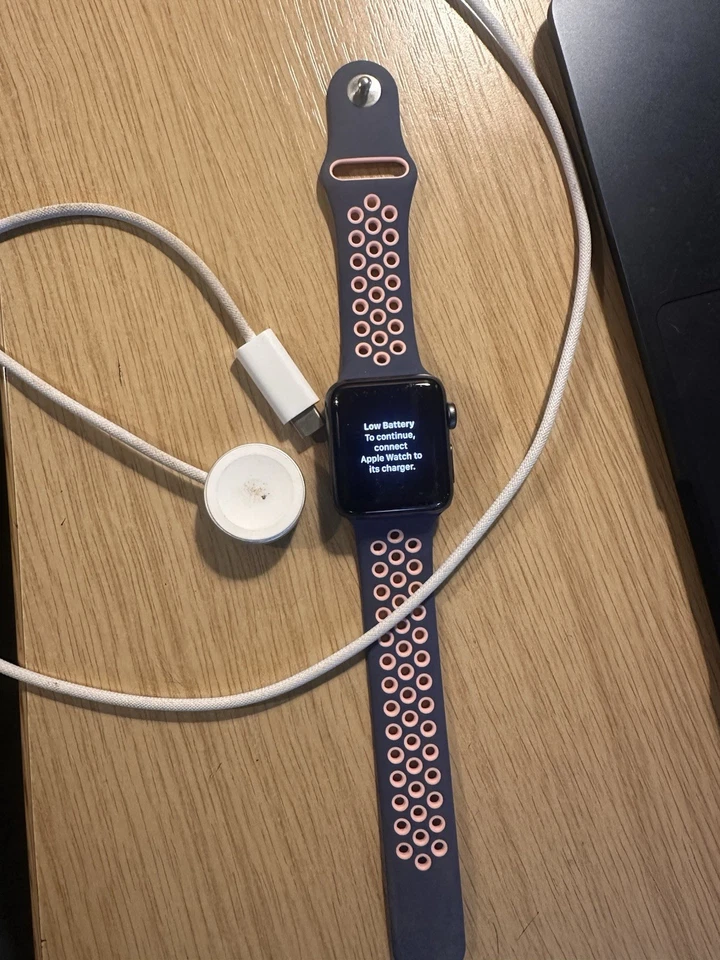 Apple Watch Series 3 - 38/42mm - GPS/Cellular  All Colours - Average - Image 4 of 4