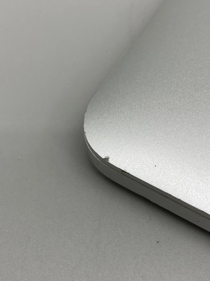 Apple MacBook Pro 15" 2013 A1398 i7-4750HQ 2GHz 8GB DDR3 256GB SSD Plateado C/Abolladura Foto 2 de 4