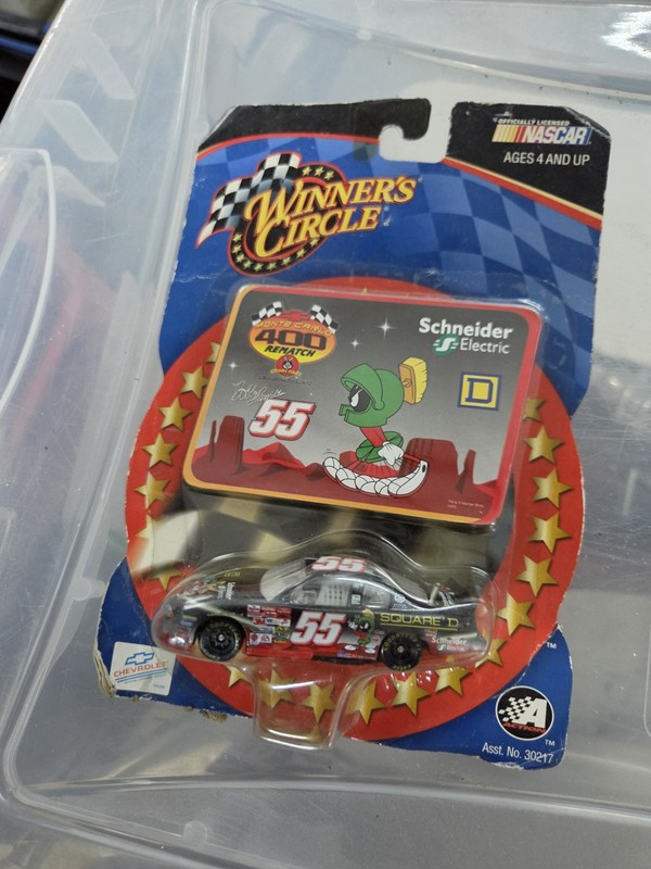 Winner's Circle 1:64 NASCAR 2002 Bobby Hamilton #55 Schneider Chevy