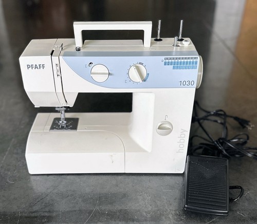 PFAFF Hobby 1030 Sewing Machine Type 740 with Accessories - Tested & Working - Picture 2 of 12