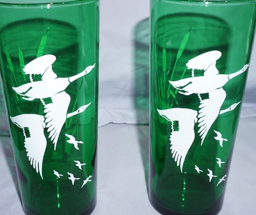 Set of 2 Anchor Hocking Glass Forest Green Geese 6 1/2" Tumblers 1 Plain