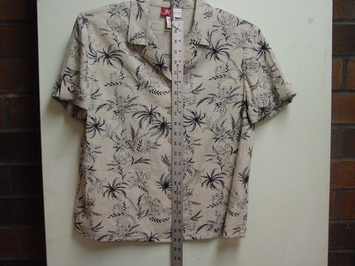Hawaiian Ladies, size 10, Cuffed SS Black/White Floral, 55 Linen/45 Rayon - Picture 6 of 11