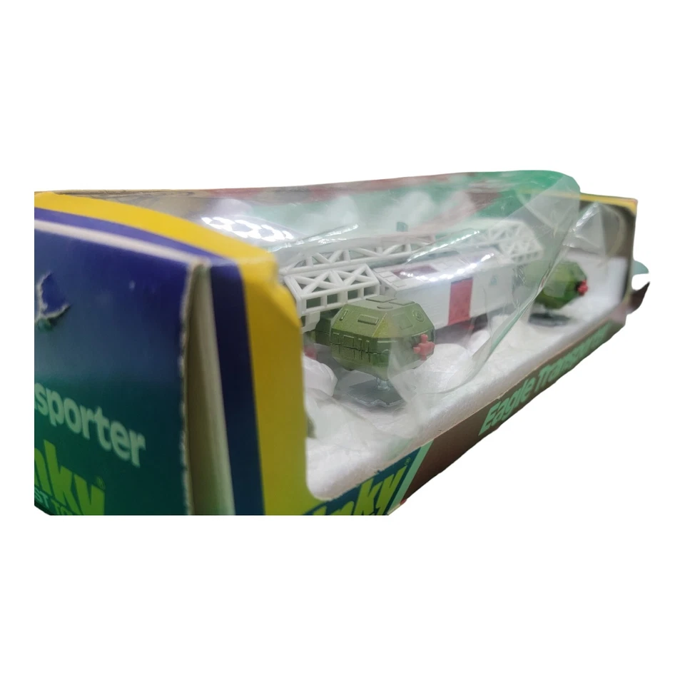 ESPACIO 1999: TRANSPORTADOR DINKY EAGLE 359 EN CAJA SIN PERFORAR GERRY ANDERSON B Foto 4 de 4