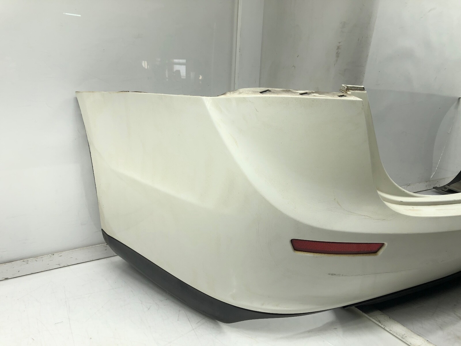 2014-2017 MASERATI GHIBLI REAR BUMPER COVER OEM BIANCO WHITE #DAMAGED.