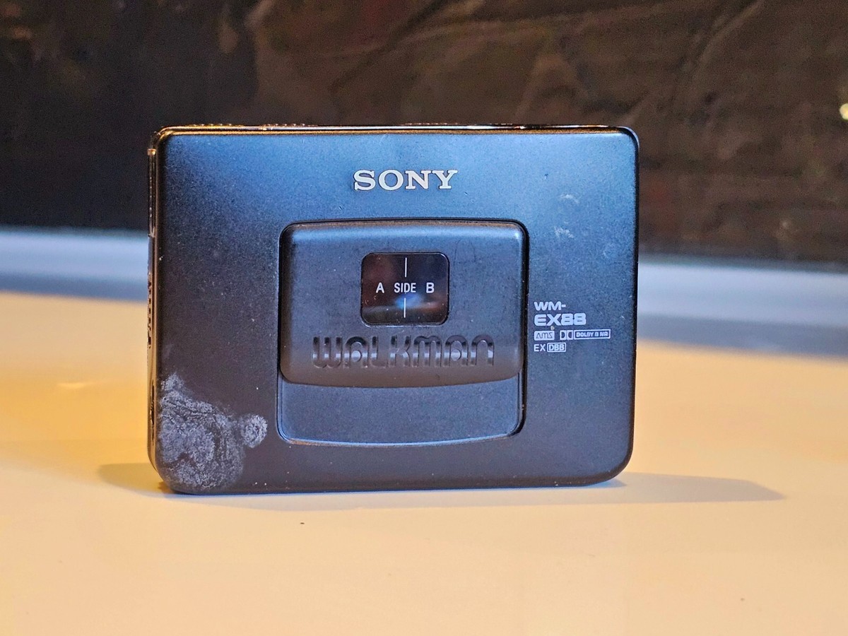 Rare SONY Walkman WM-EX88 CASSETTE PLAYER Collectable all working