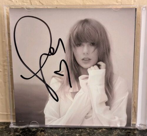TAYLOR SWIFT Tortured Poets Dept CD Signed Photo VERY RARE HEART (C) - Picture 2 of 5