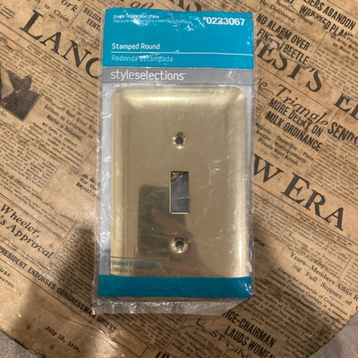 Polished Brass Polished Brass Single Toggle Light Switch Stamped Round Wallplate