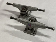 Vintage VENTURE ‘Awake’ Featherlight PAIR SKATEBOARD TRUCKS 6 Hole 7.6” -USED