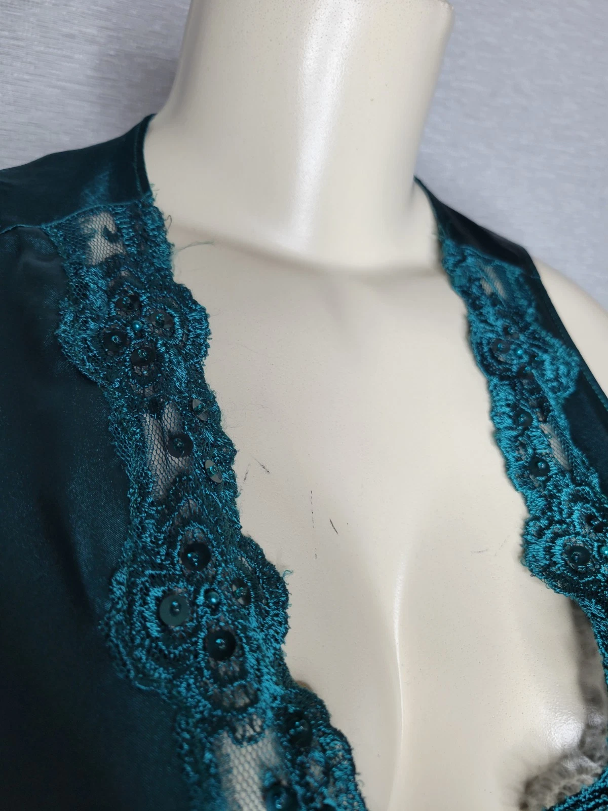 UNDERCOVER Camicia da notte lunga vintage Victoria's Secret etichetta oro liquido raso schiena aperta smeraldo M