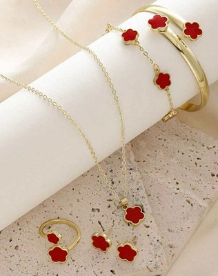 schmuck konvolut damen wird sorgfältig verpackt 