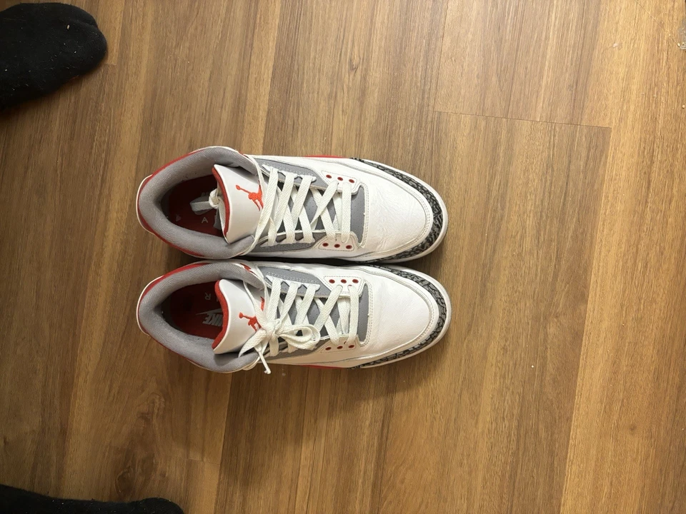 Size 10 - Jordan 3 Retro Mid Fire Red - Image 3 of 4