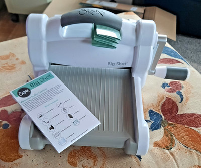 Sizzix big shot Stanzmaschine mit Zubehör, gebraucht aber wenig genutzt