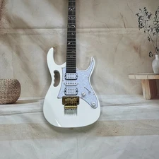 Hot selling White electric guitar  2HS  pickups  white pickguard maple  neck