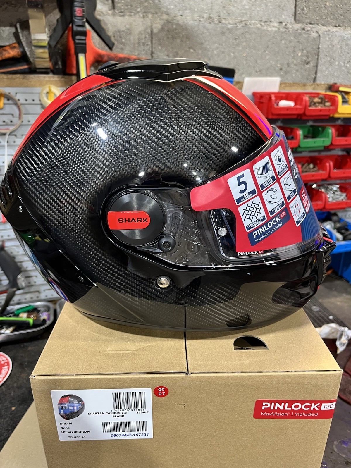 Casque Shark Spartan Carbon 1.3 disponible en taille M pour motards