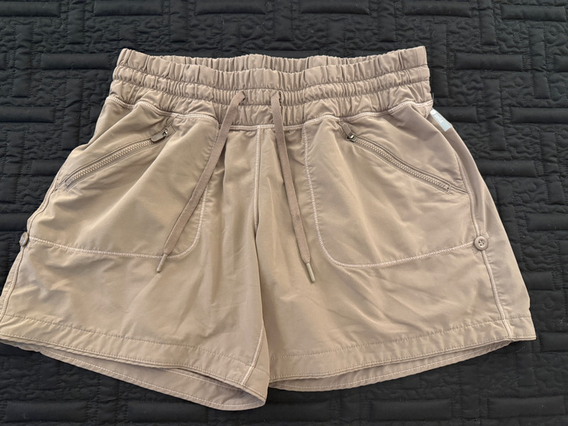 Nordstrom Zella  Switchback Shorts,  Zippered Pockets,  Size Large, discontinued