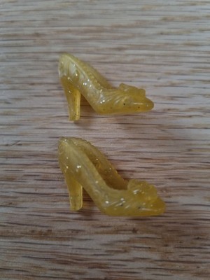 Hasbro Disney Princess Royal Shimmer Belle gelb gold Glitzer Schuhe [Ersatzteile]