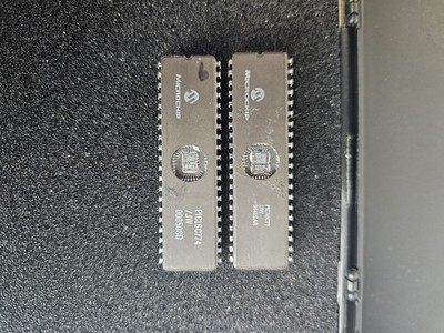 Lot of 2 Vintage Microchip PIC16C714/JW & PIC16C77/JW UV EPROM Chips