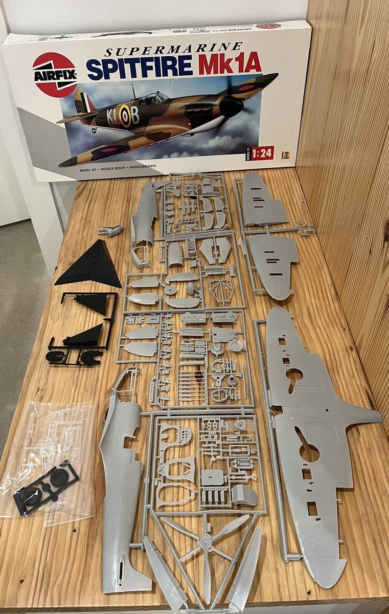 Airfix 1:24 Supermarine Spitfire MK1A model kit #12001 Vintage
