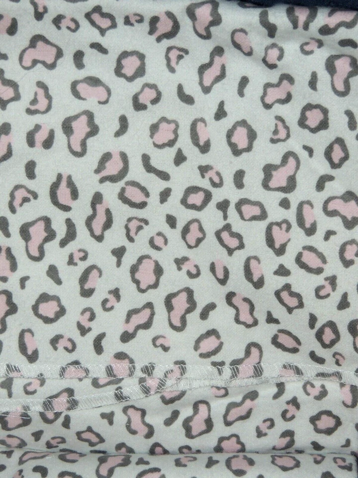 Recién Nacido 4 Mantas Bebé Recibiendo Corazones Estampado Leopardo Rosa Gris 30" San Valentín Foto 3 de 4